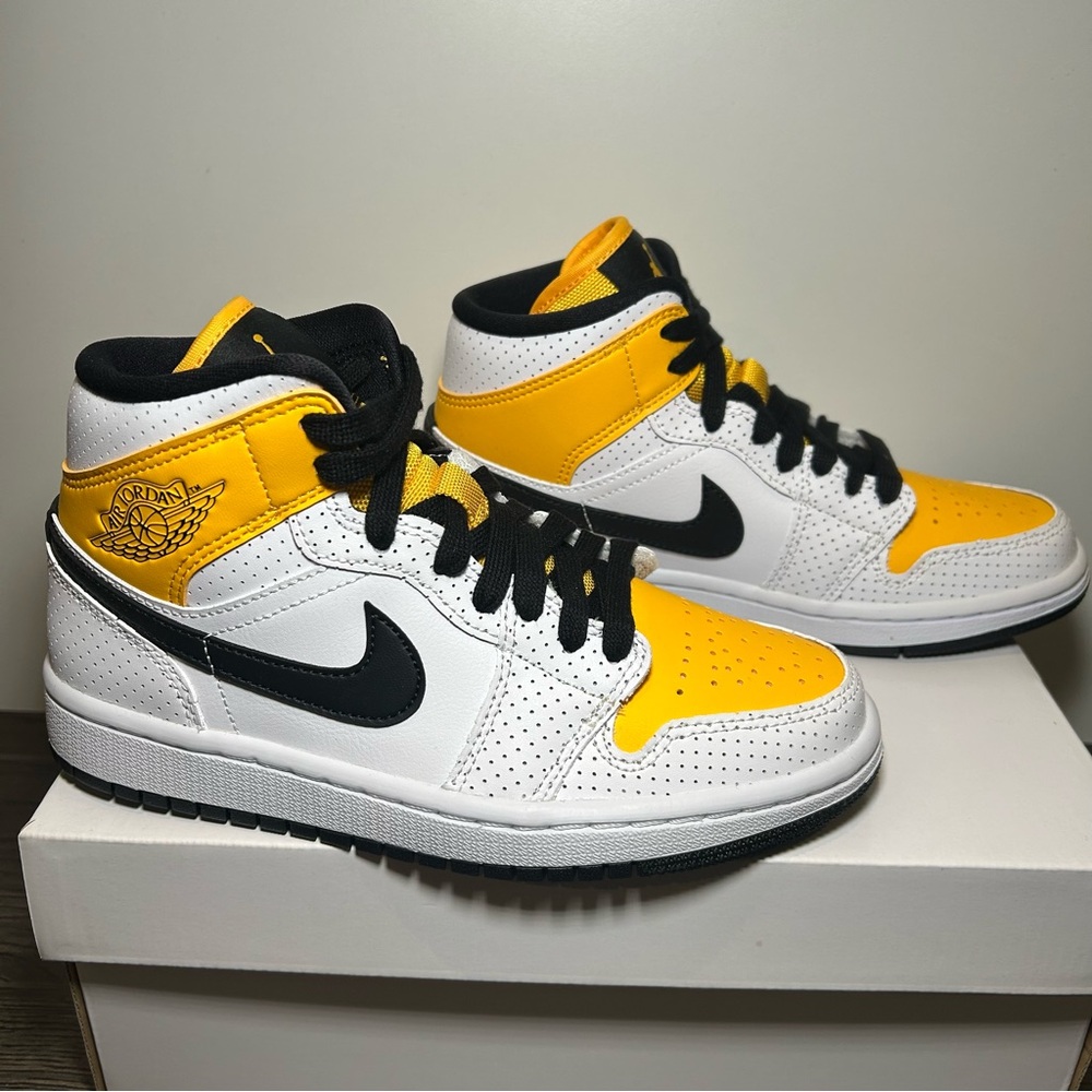 Nike Jordan 1 Mid Women Sneakers 5 - Picture 6 of 10